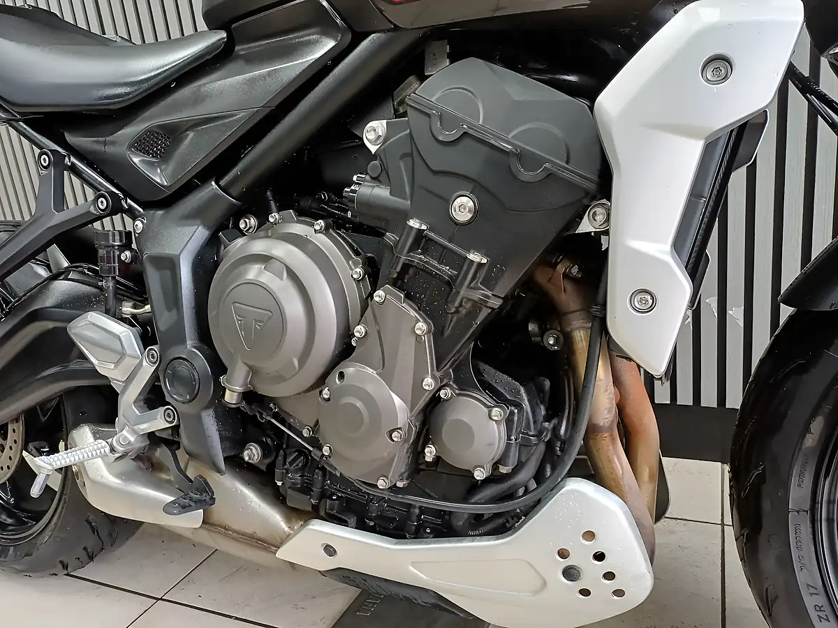 Used 2021 Triumph Trident 660 Black - Interior and Exterior details 11