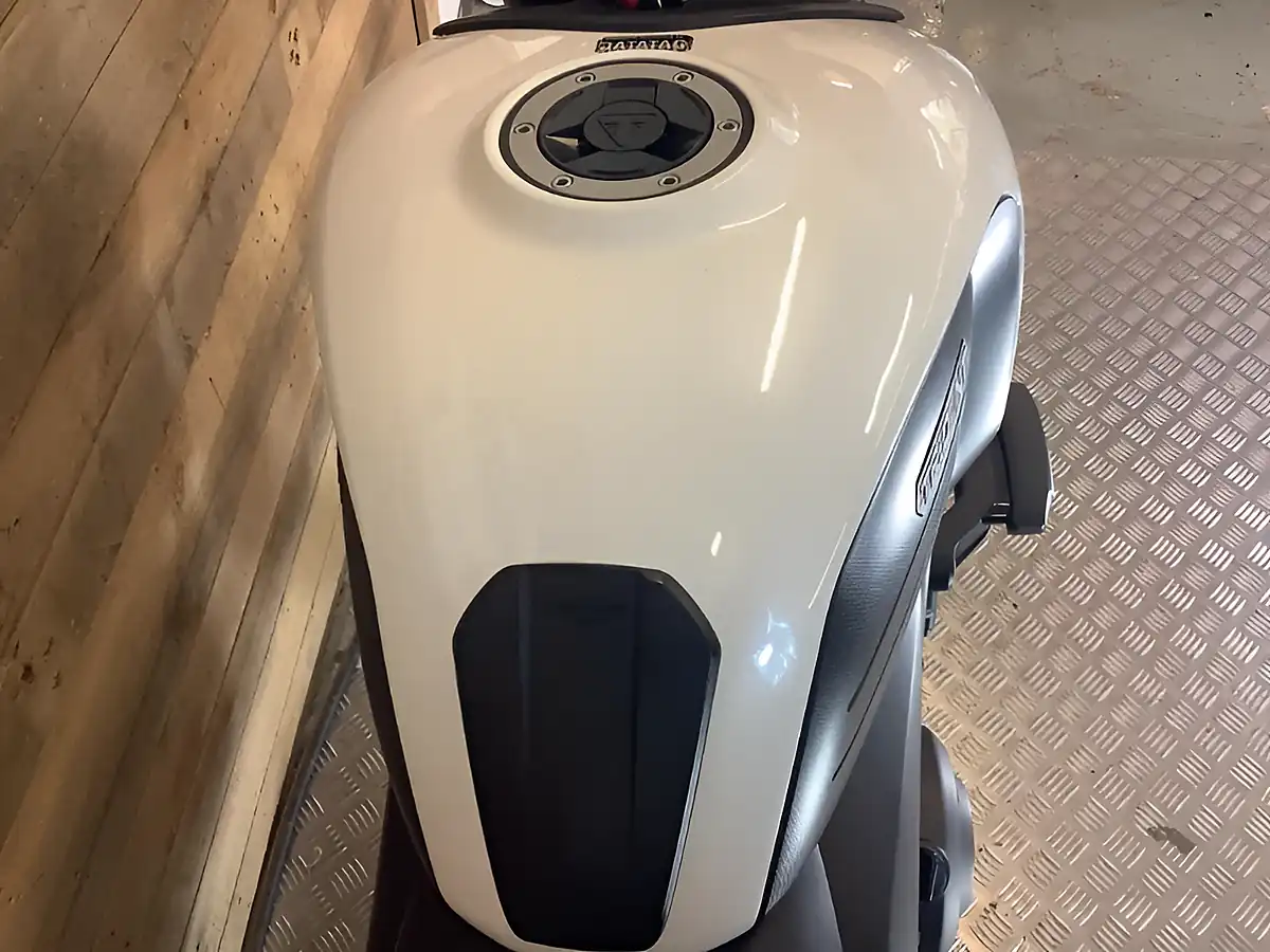 Used 2021 Triumph Trident X-Ring White - Interior and Exterior details 10