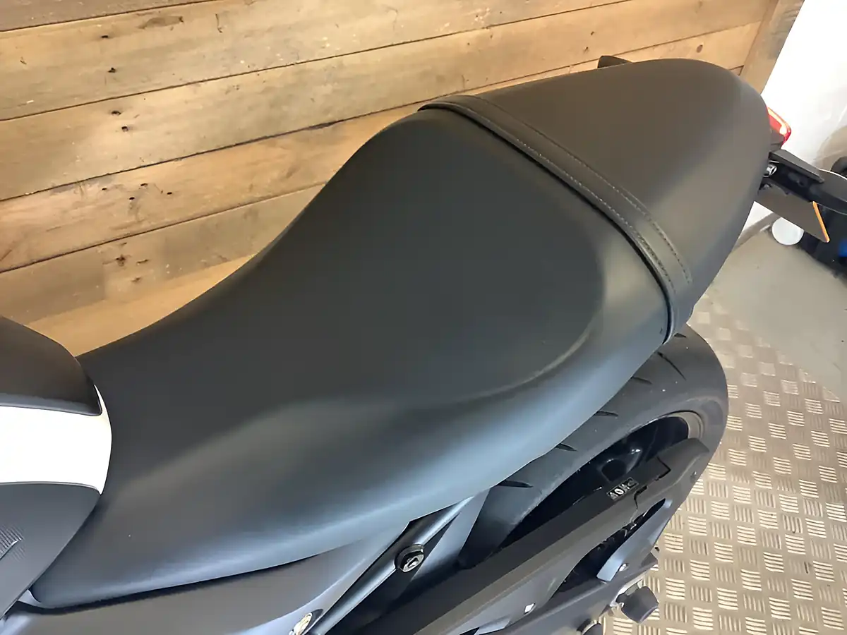 Used 2021 Triumph Trident X-Ring White - Interior and Exterior details 14
