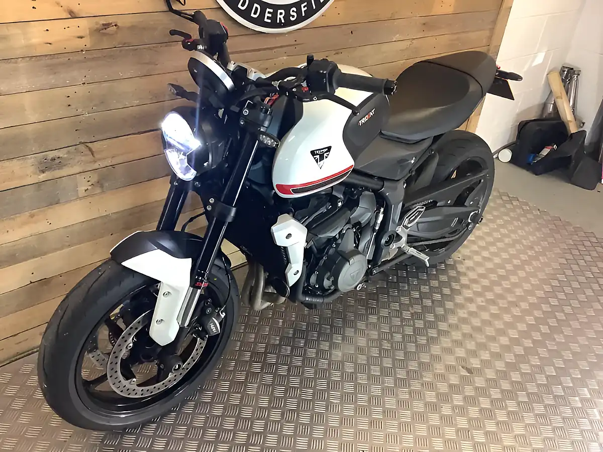 Used 2021 Triumph Trident X-Ring White - Interior and Exterior details 3