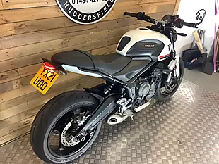Used 2021 Triumph Trident X-Ring White - Interior and Exterior details 4