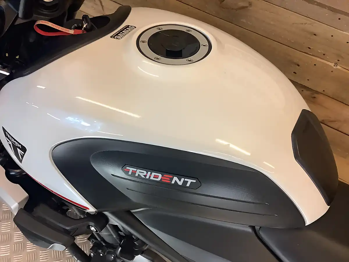 Used 2021 Triumph Trident X-Ring White - Interior and Exterior details 9
