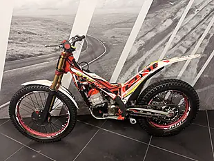 Used 2021 Trs One Rr Red - Interior and Exterior details 6