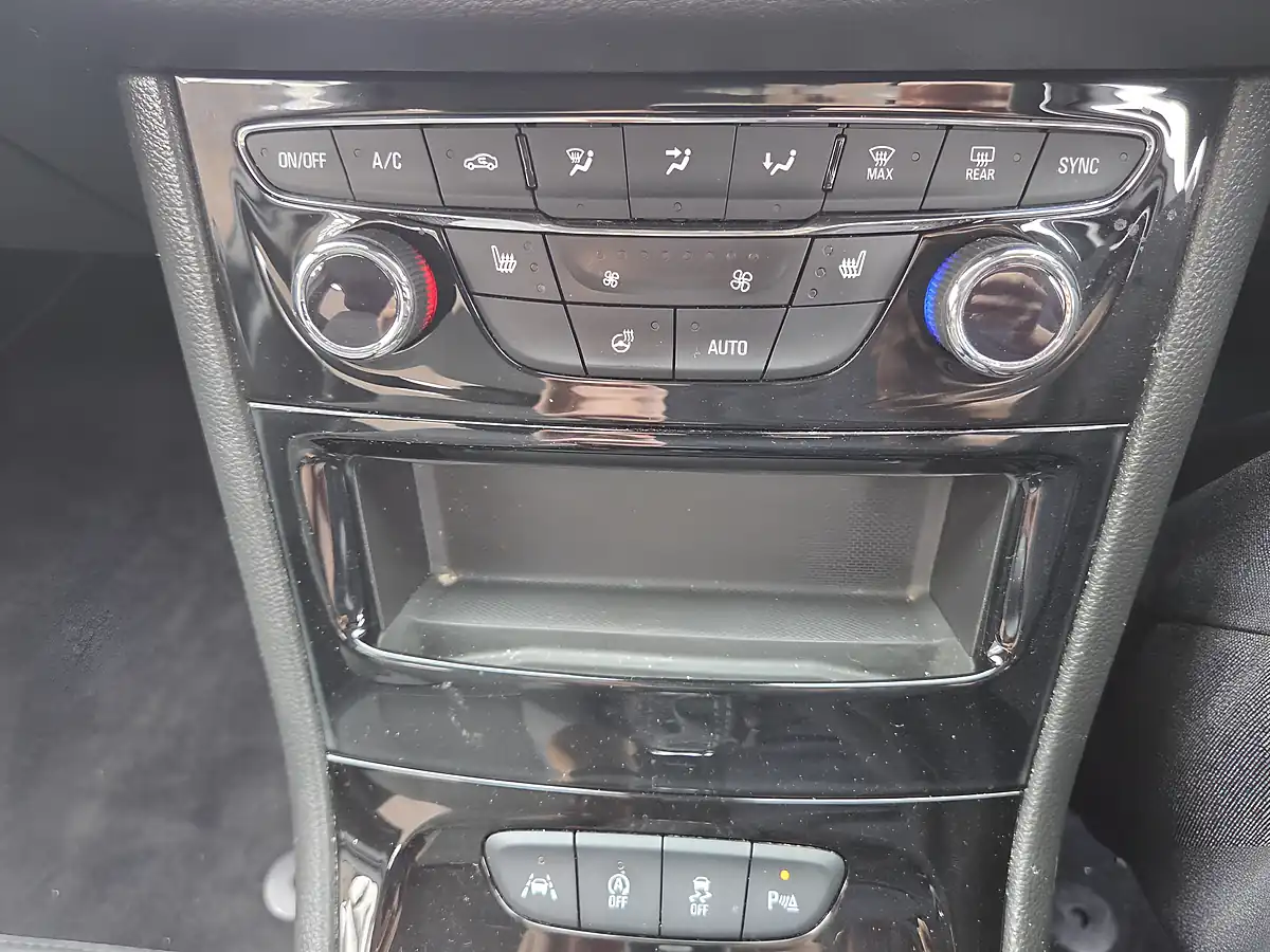 Used 2021 Vauxhall Astra Griffin Edition White - Interior and Exterior details 12