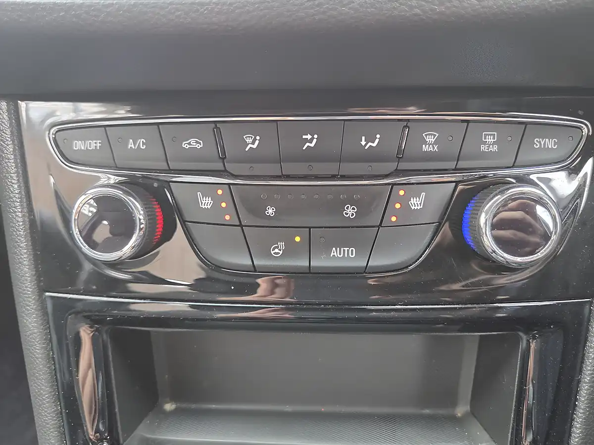 Used 2021 Vauxhall Astra Griffin Edition White - Interior and Exterior details 13