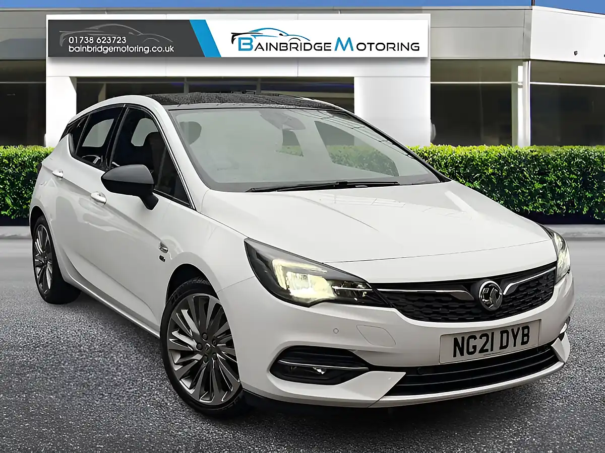 Used 2021 Vauxhall Astra Griffin Edition White - Front View