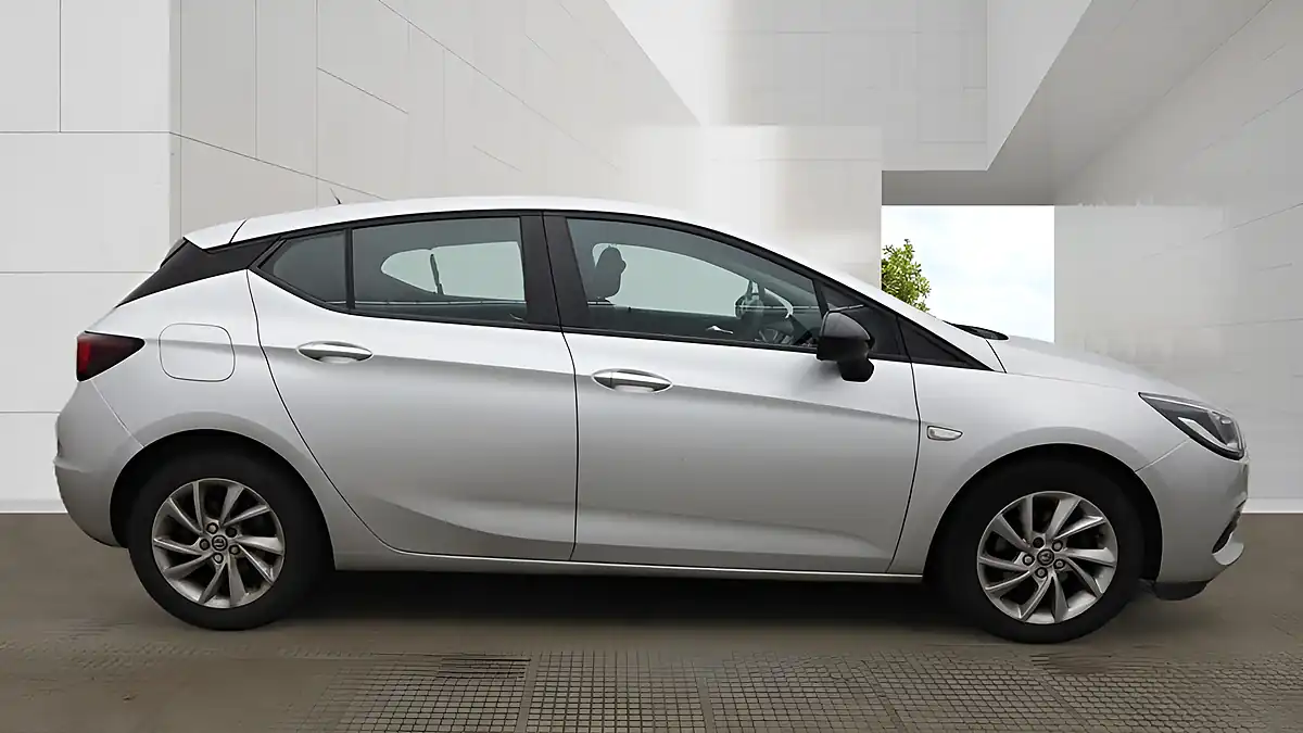Used 2021 Vauxhall Astra Se Silver - Interior and Exterior details 14