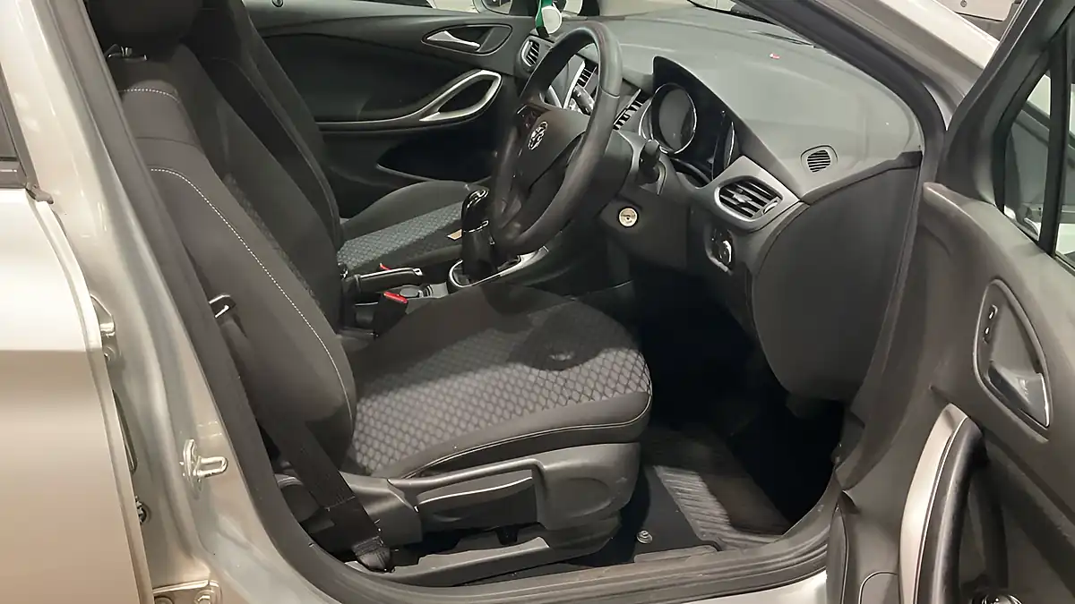 Used 2021 Vauxhall Astra Se Silver - Interior and Exterior details 5