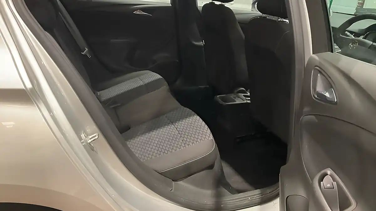 Used 2021 Vauxhall Astra Se Silver - Interior and Exterior details 8
