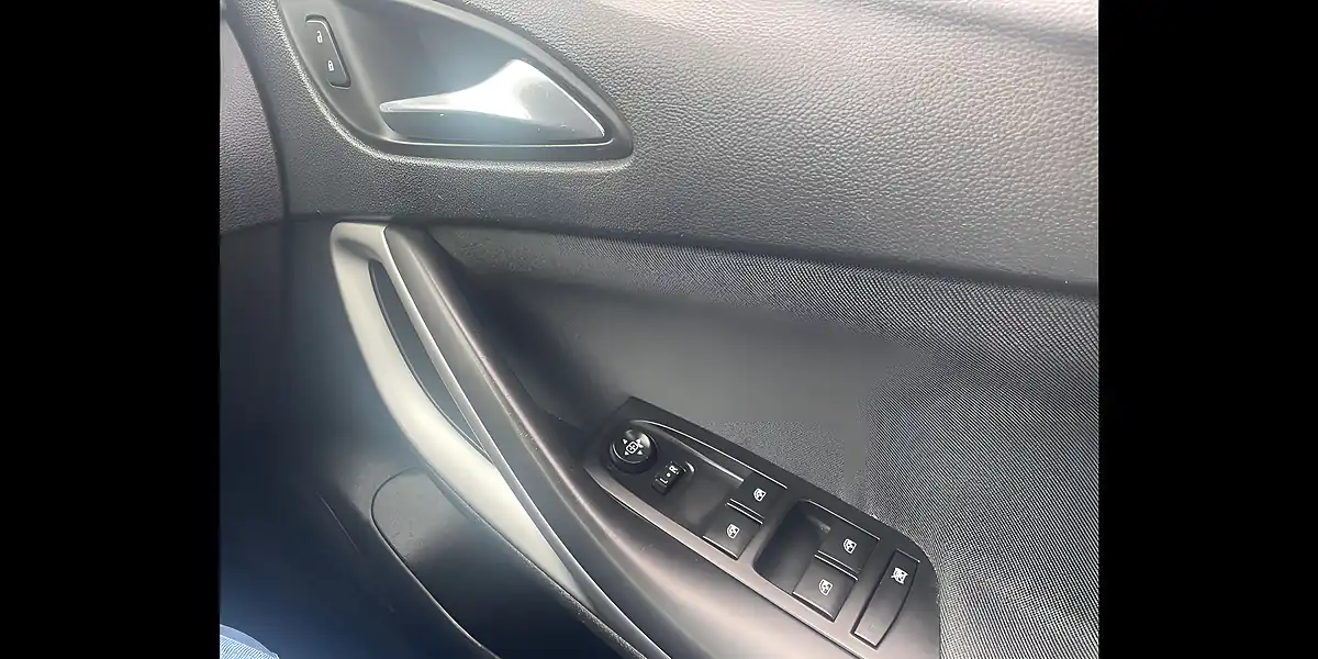 Used 2021 Vauxhall Astra Se Sports Tourer Red - Interior and Exterior details 18