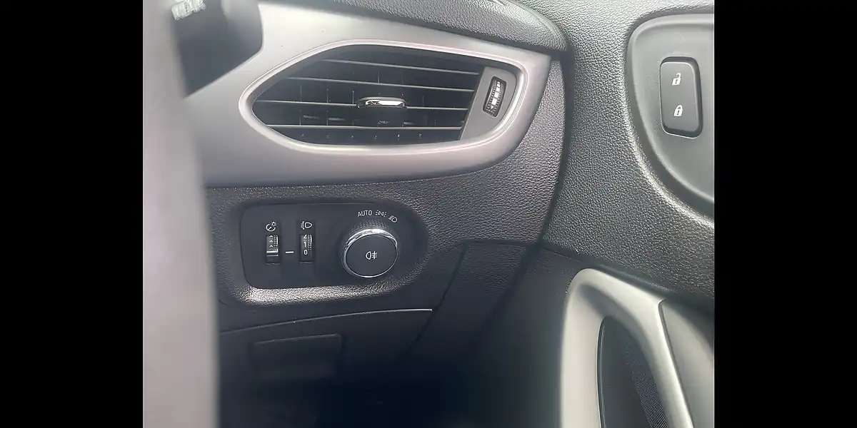 Used 2021 Vauxhall Astra Se Sports Tourer Red - Interior and Exterior details 19
