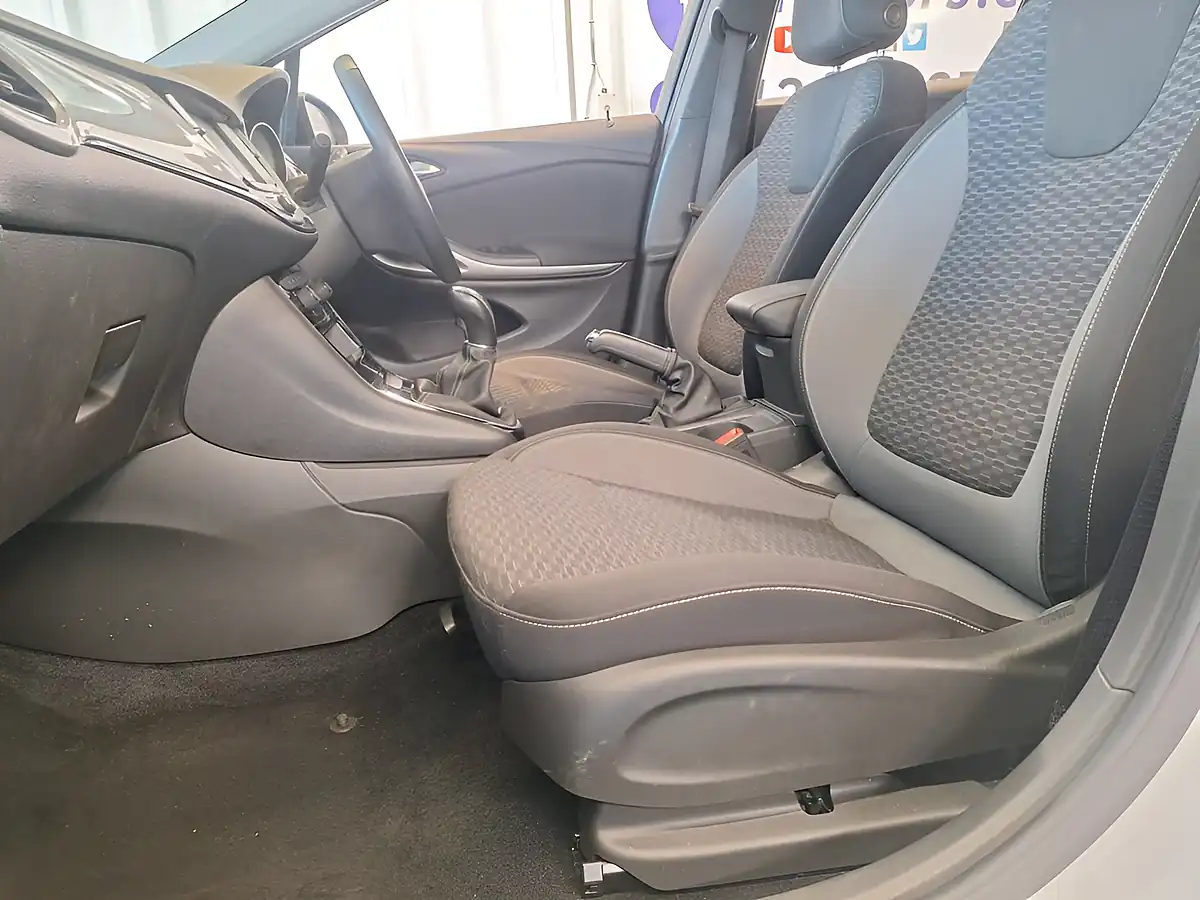 Used 2021 Vauxhall Astra Sri Nav White - Interior and Exterior details 17