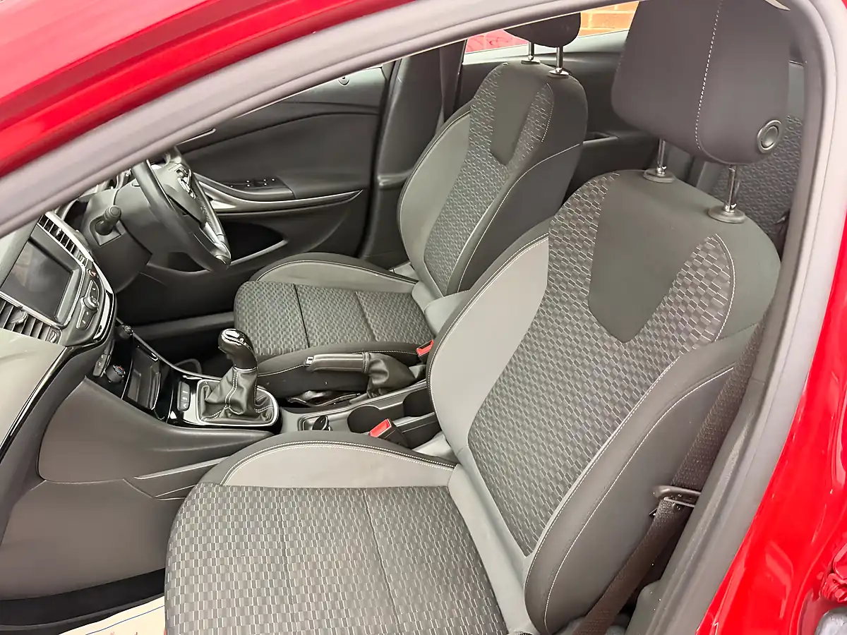 Used 2021 Vauxhall Astra Sri Red - Interior and Exterior details 11