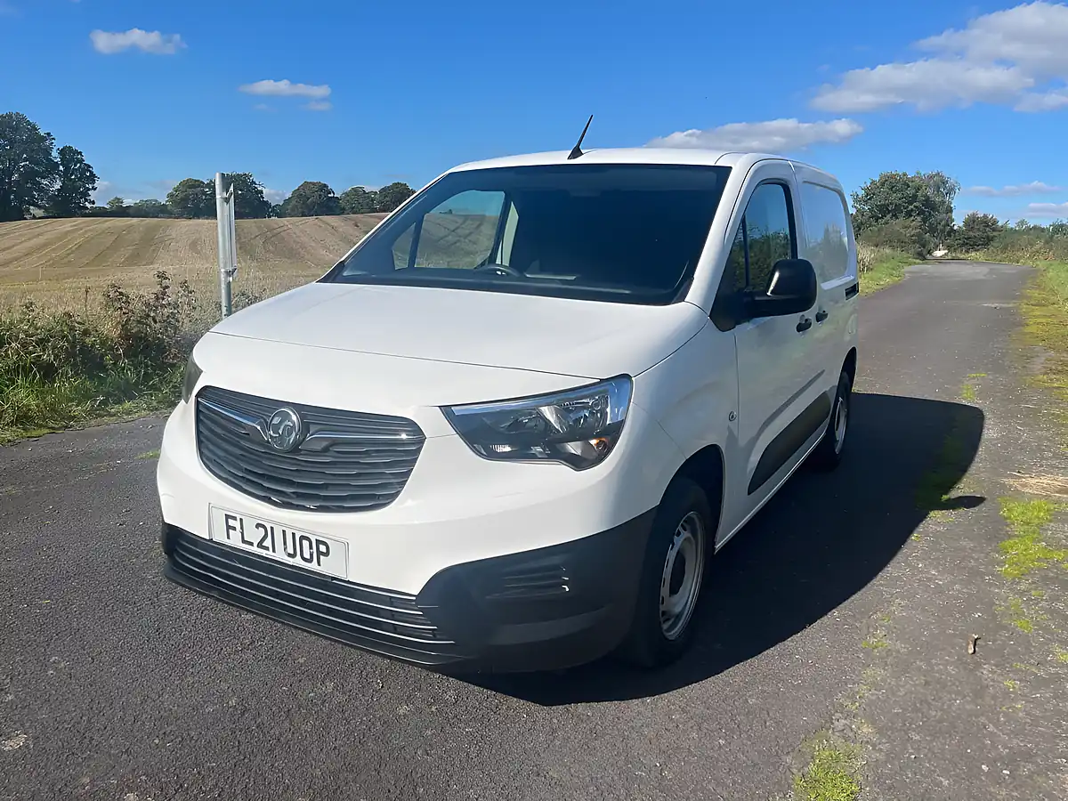 Used 2021 Vauxhall Combo 2000 Edition White - Interior and Exterior details 3