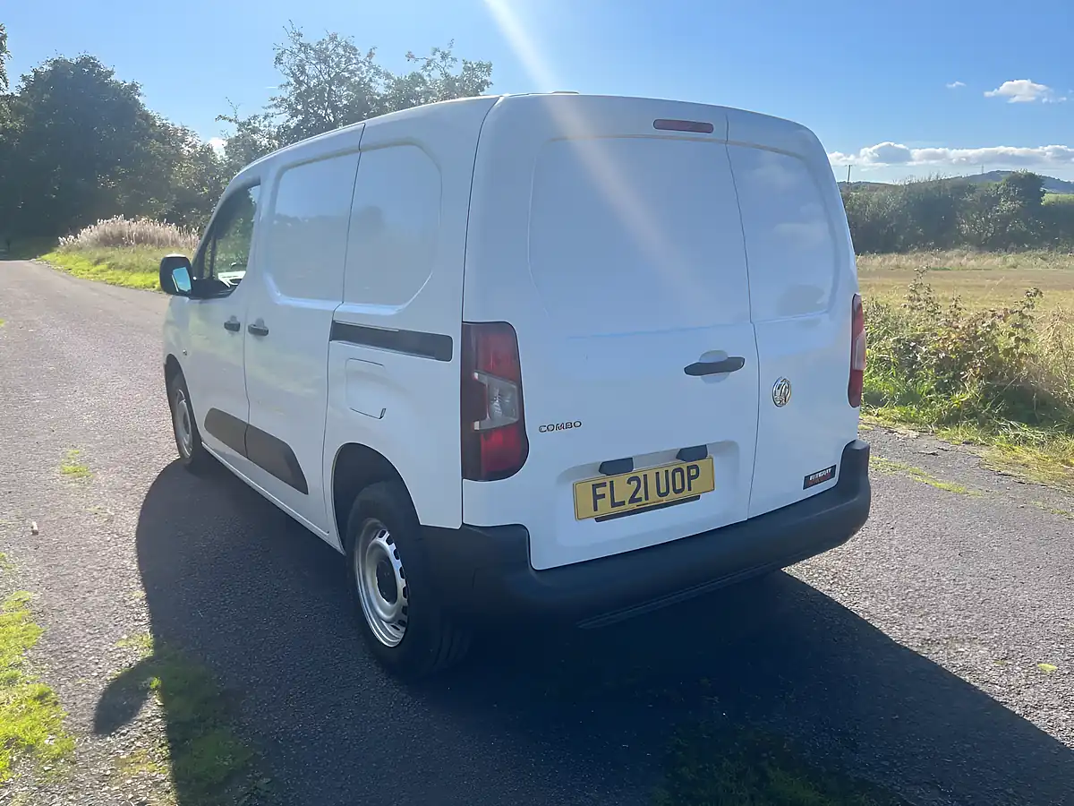 Used 2021 Vauxhall Combo 2000 Edition White - Interior and Exterior details 4