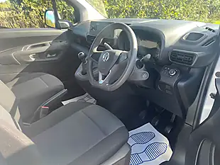 Used 2021 Vauxhall Combo 2000 Edition White - Interior and Exterior details 9