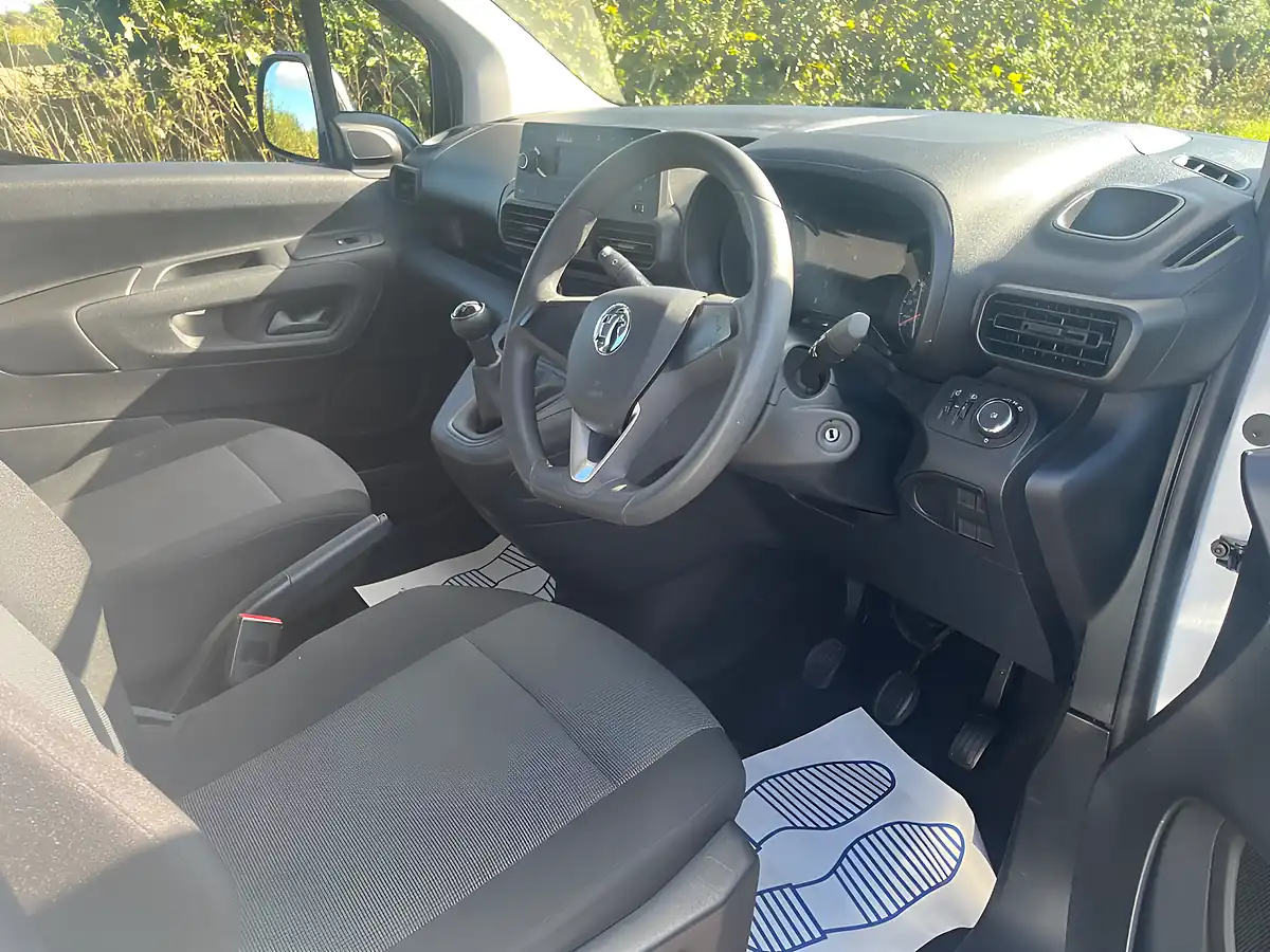 Used 2021 Vauxhall Combo 2000 Edition White - Interior and Exterior details 9