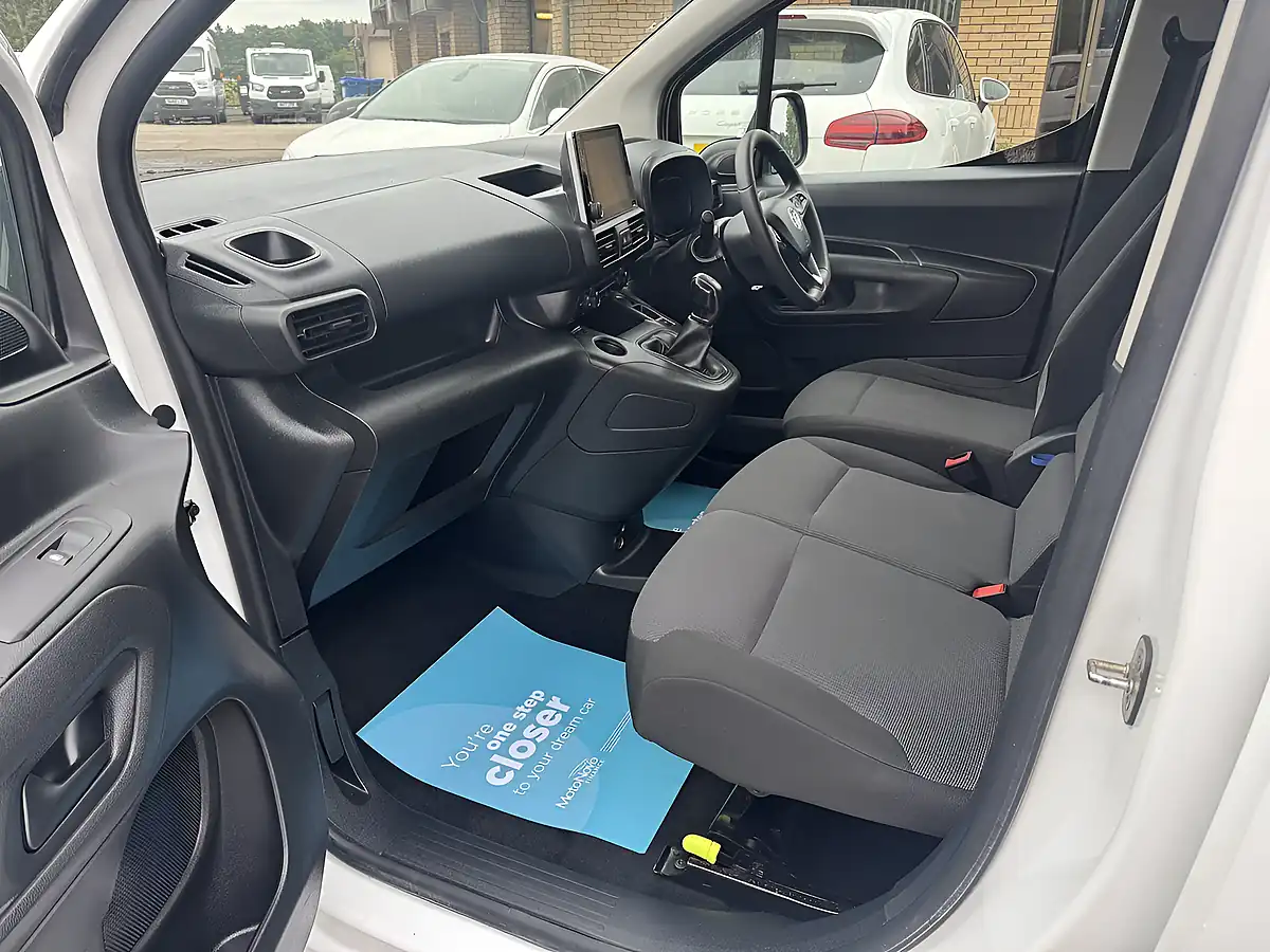 Used 2021 Vauxhall Combo 2000 L1 Sportive White - Interior and Exterior details 10
