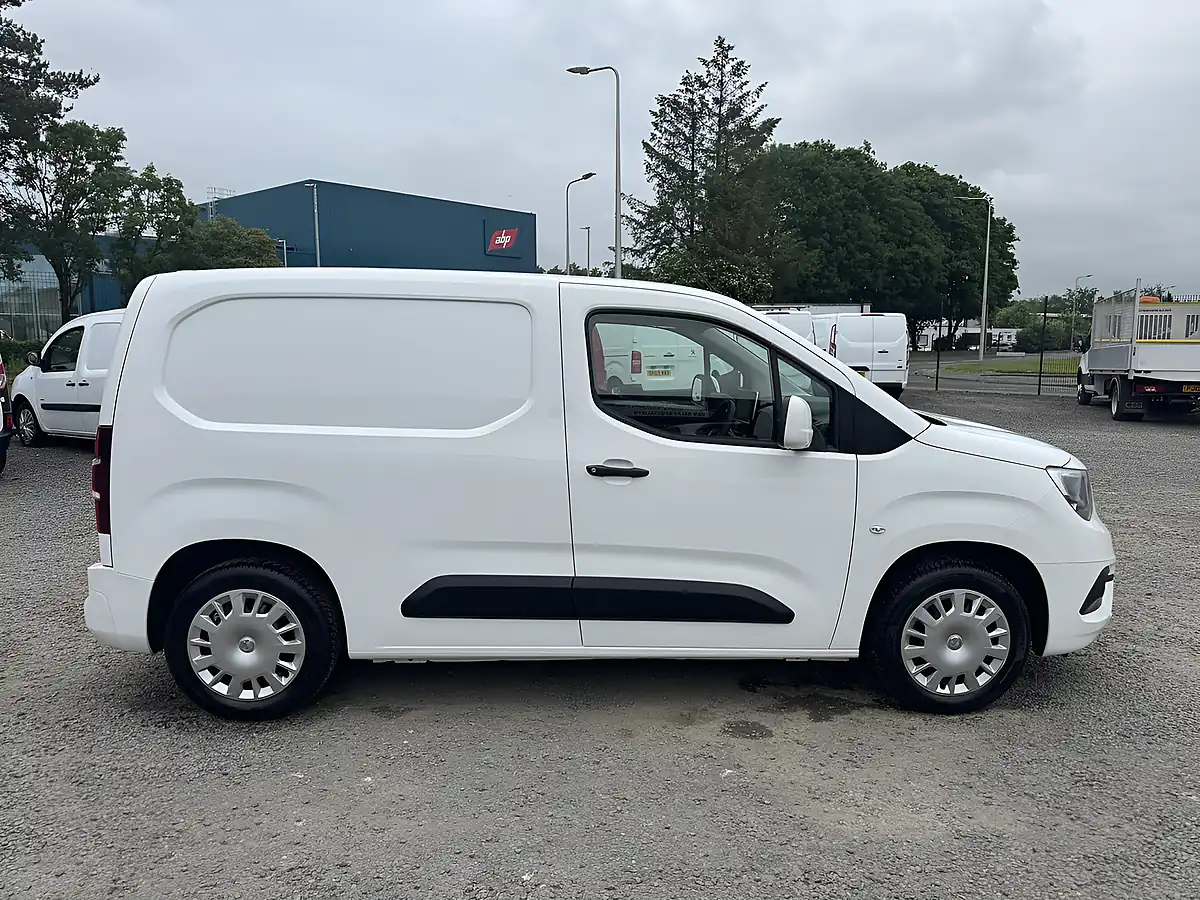 Used 2021 Vauxhall Combo 2000 L1 Sportive White - Interior and Exterior details 4