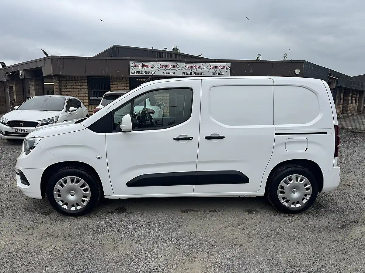 Used 2021 Vauxhall Combo 2000 L1 Sportive White - Interior and Exterior details 8