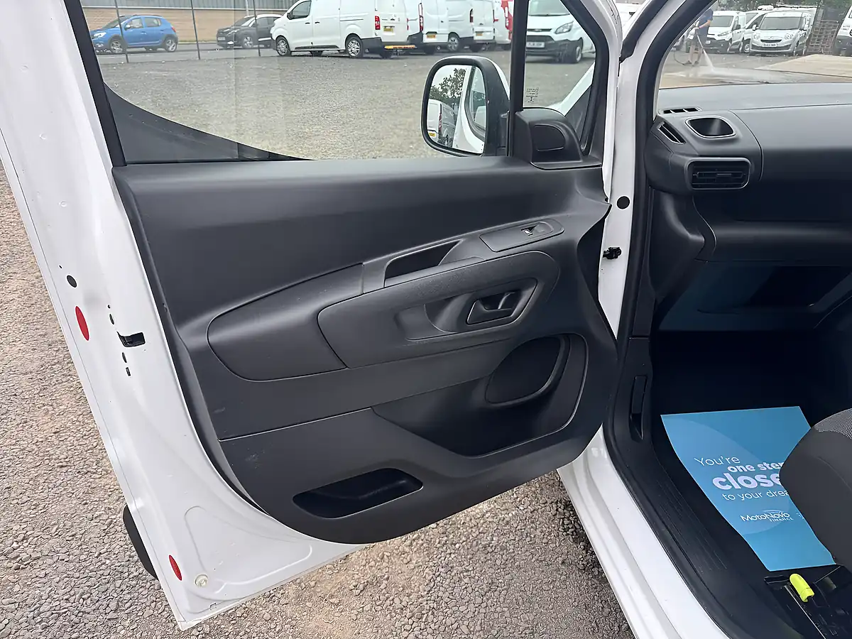 Used 2021 Vauxhall Combo 2000 L1 Sportive White - Interior and Exterior details 9