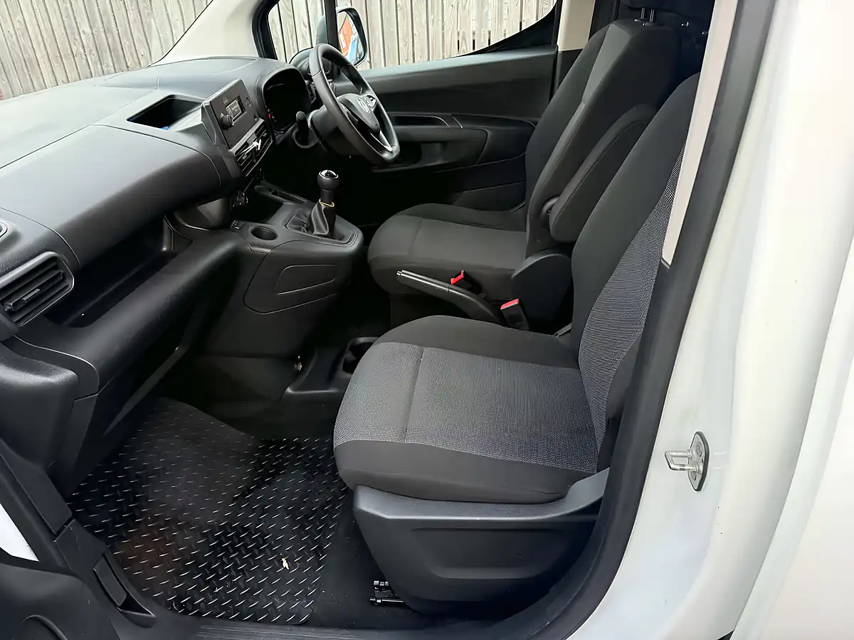 Used 2021 Vauxhall Combo 2300 Dynamic White - Interior and Exterior details 16