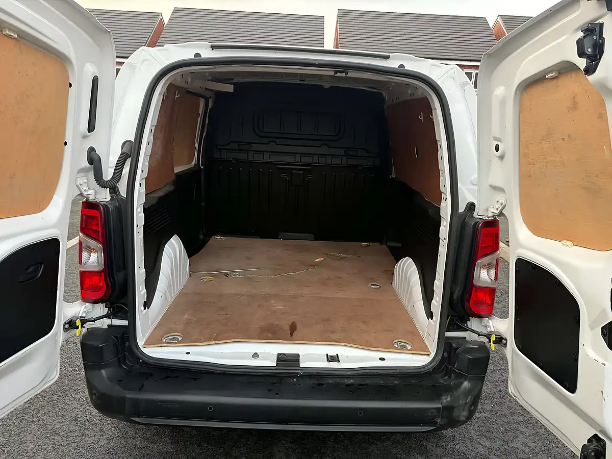 Used 2021 Vauxhall Combo 2300 Dynamic White - Interior and Exterior details 5