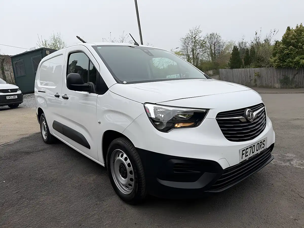 Used 2021 Vauxhall Combo 2300 Edition Crew Van Double Cab White - Interior and Exterior details 10