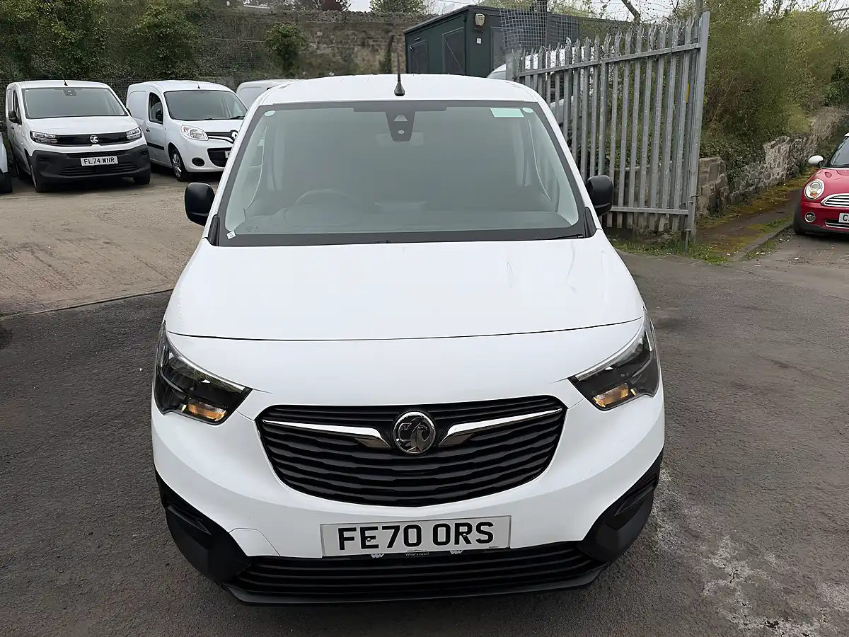 Used 2021 Vauxhall Combo 2300 Edition Crew Van Double Cab White - Interior and Exterior details 11