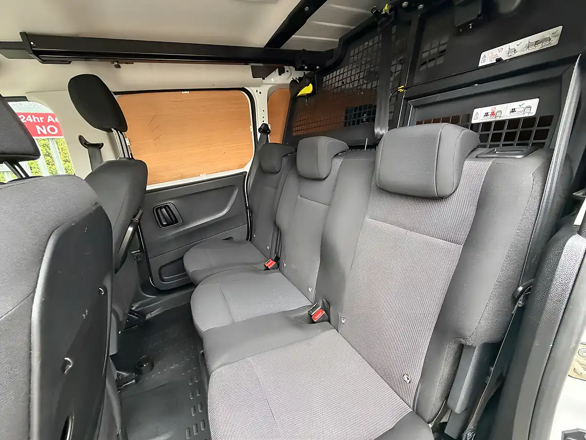 Used 2021 Vauxhall Combo 2300 Edition Crew Van Double Cab White - Interior and Exterior details 13