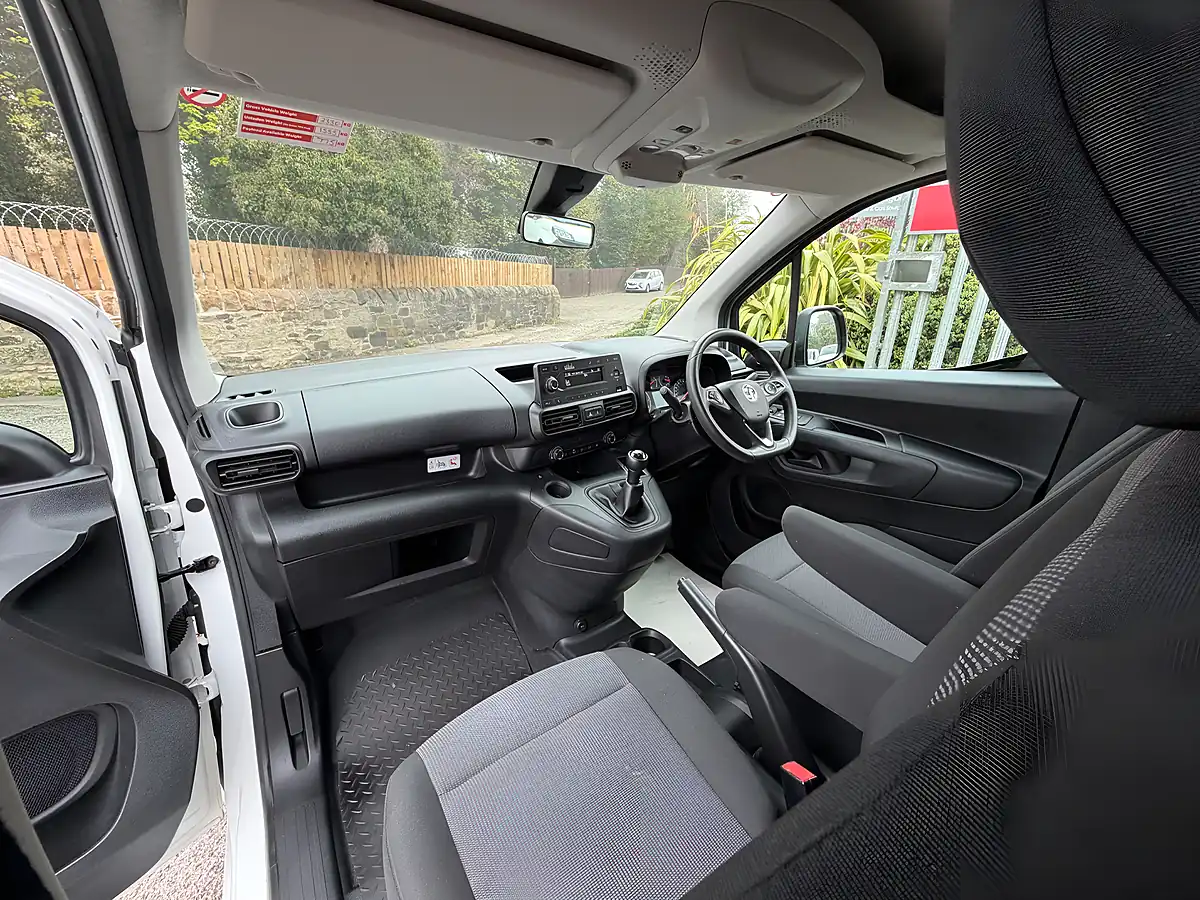 Used 2021 Vauxhall Combo 2300 Edition Crew Van Double Cab White - Interior and Exterior details 14