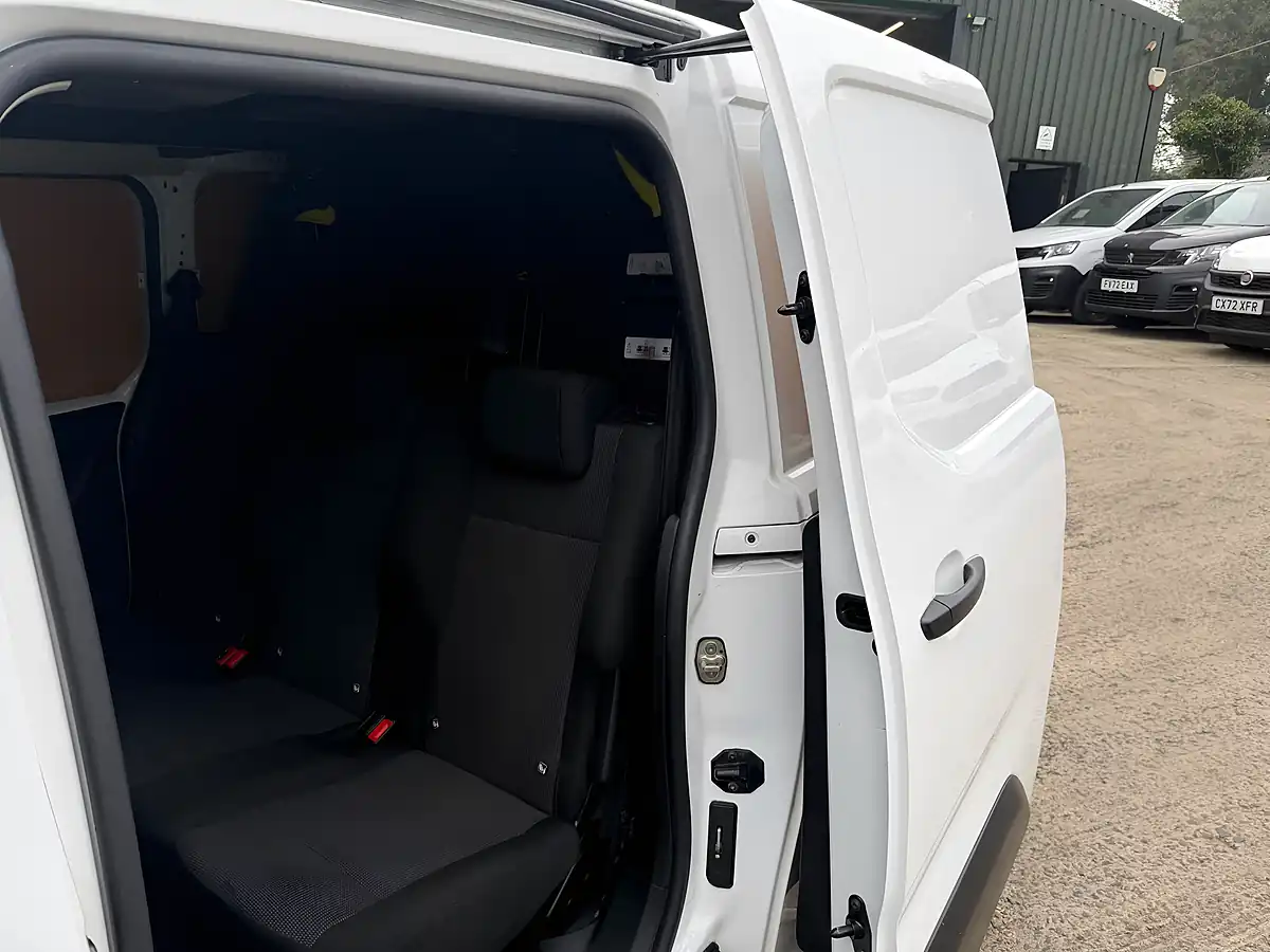 Used 2021 Vauxhall Combo 2300 Edition Crew Van Double Cab White - Interior and Exterior details 3