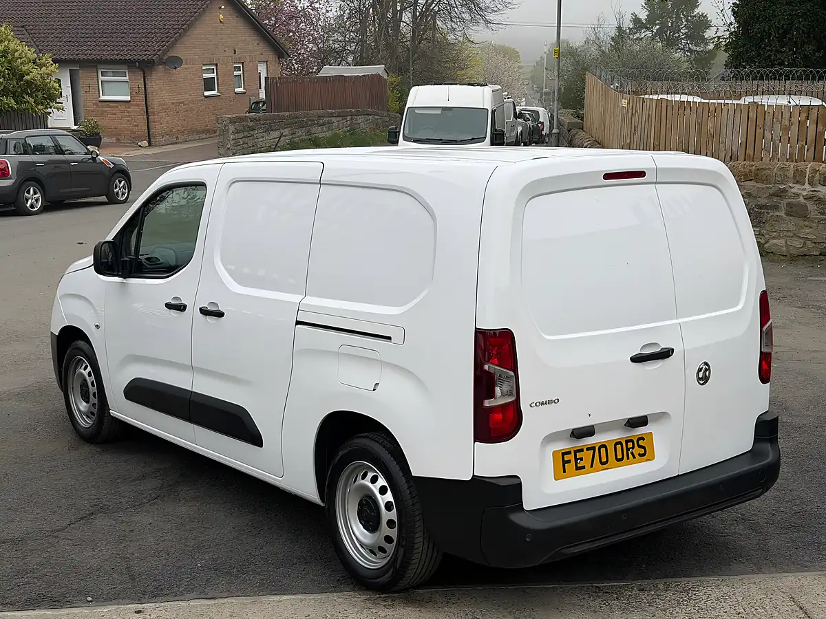 Used 2021 Vauxhall Combo 2300 Edition Crew Van Double Cab White - Interior and Exterior details 5