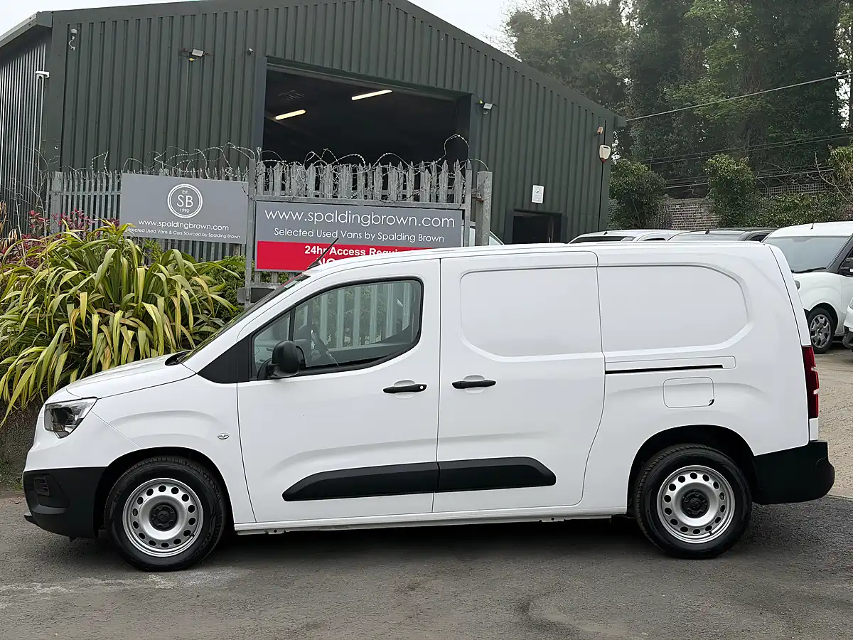 Used 2021 Vauxhall Combo 2300 Edition Crew Van Double Cab White - Interior and Exterior details 6