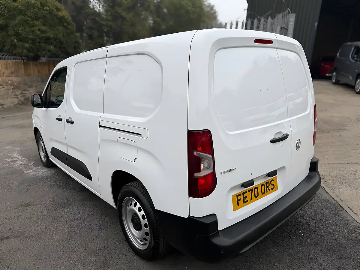 Used 2021 Vauxhall Combo 2300 Edition Crew Van Double Cab White - Interior and Exterior details 7