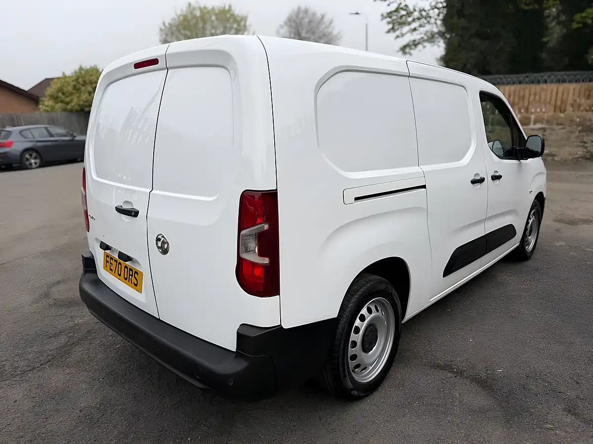 Used 2021 Vauxhall Combo 2300 Edition Crew Van Double Cab White - Interior and Exterior details 9