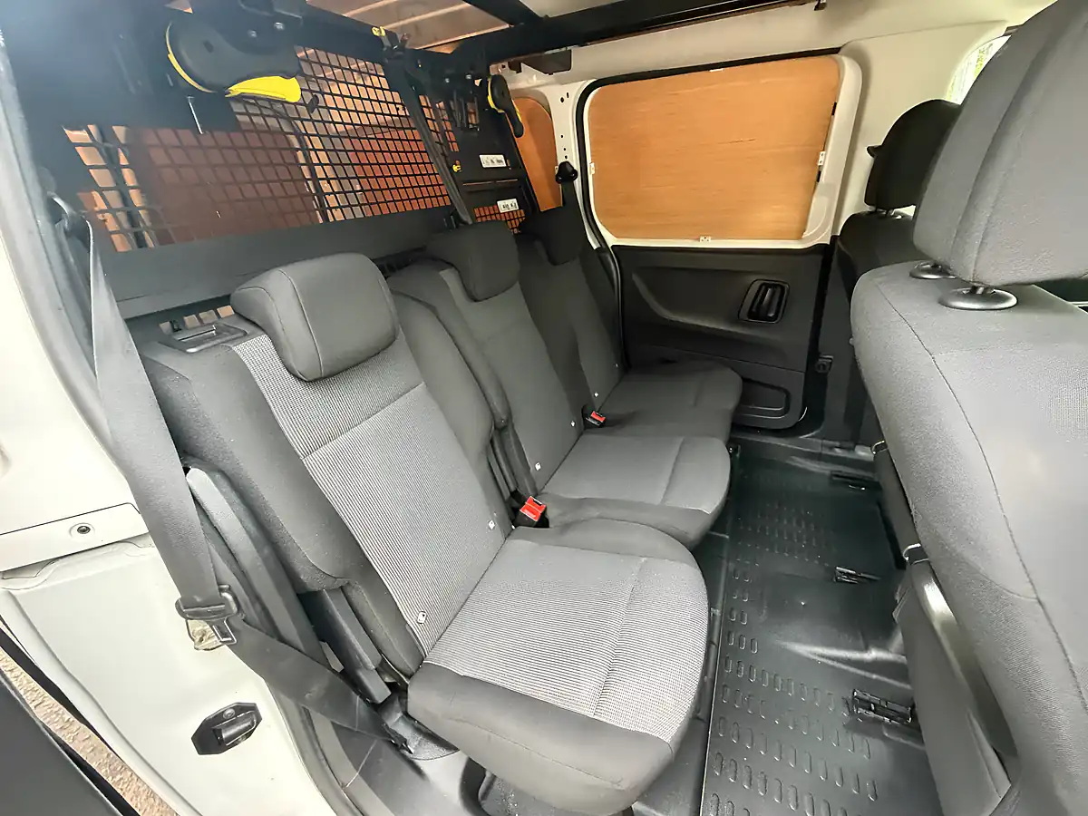 Used 2021 Vauxhall Combo 2300 Edition Crew Van Double Cab White - Interior and Exterior details 4