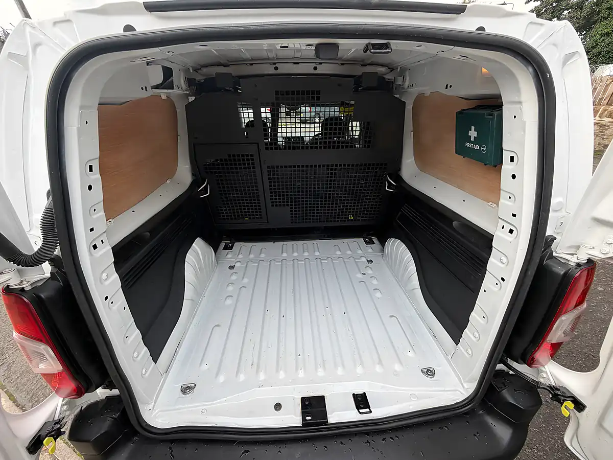 Used 2021 Vauxhall Combo 2300 Edition Crew Van Double Cab White - Interior and Exterior details 5