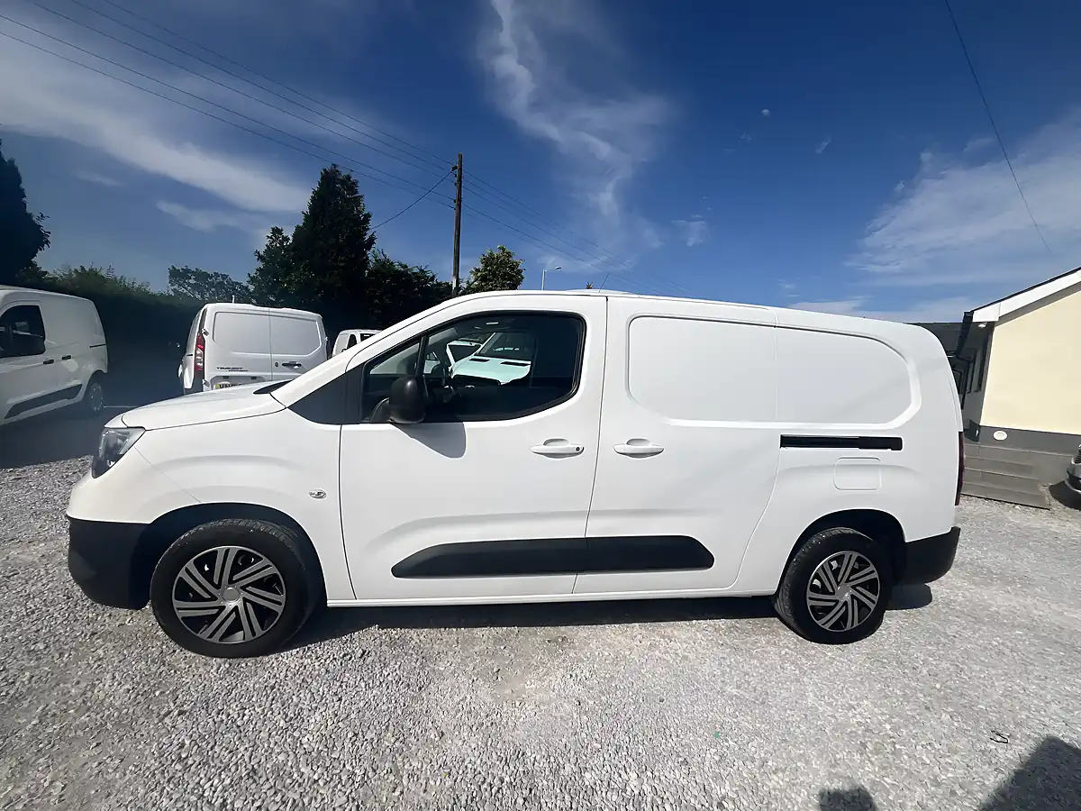 Used 2021 Vauxhall Combo 2300 Edition White - Interior and Exterior details 4