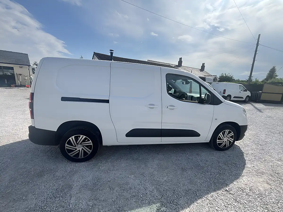Used 2021 Vauxhall Combo 2300 Edition White - Interior and Exterior details 8