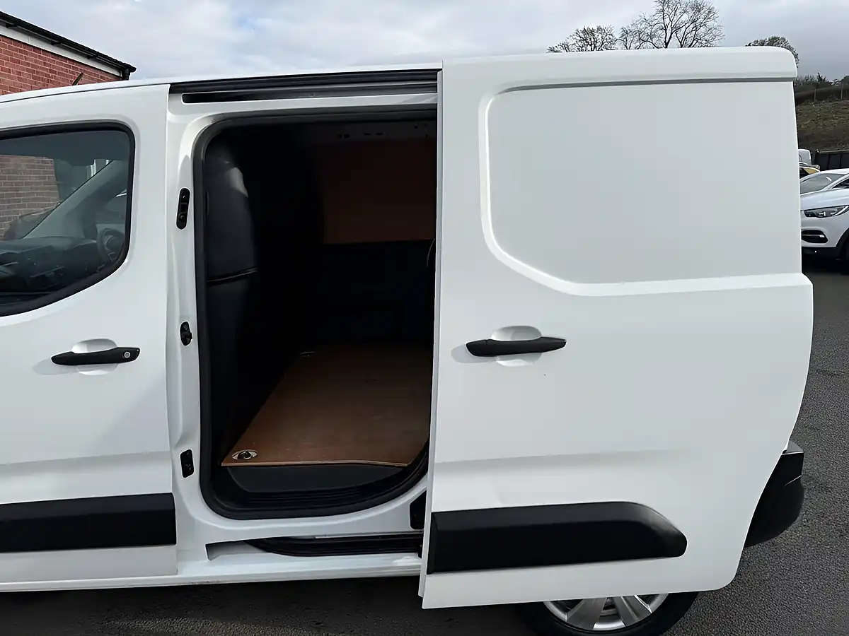 Used 2021 Vauxhall Combo Dynamic L1 H1 White - Interior and Exterior details 12
