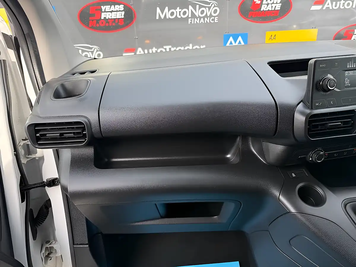 Used 2021 Vauxhall Combo Dynamic L1 H1 White - Interior and Exterior details 19