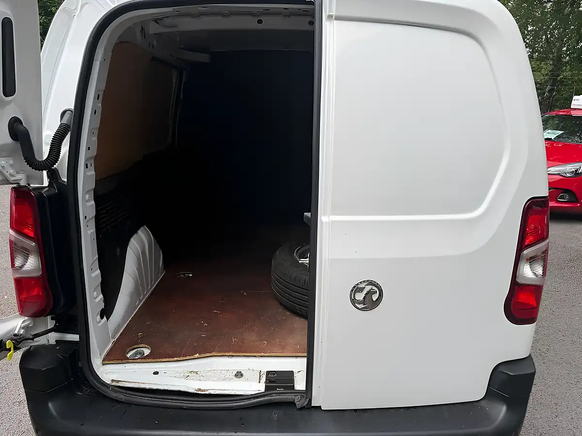 Used 2021 Vauxhall Combo Dynamic White - Interior and Exterior details 11