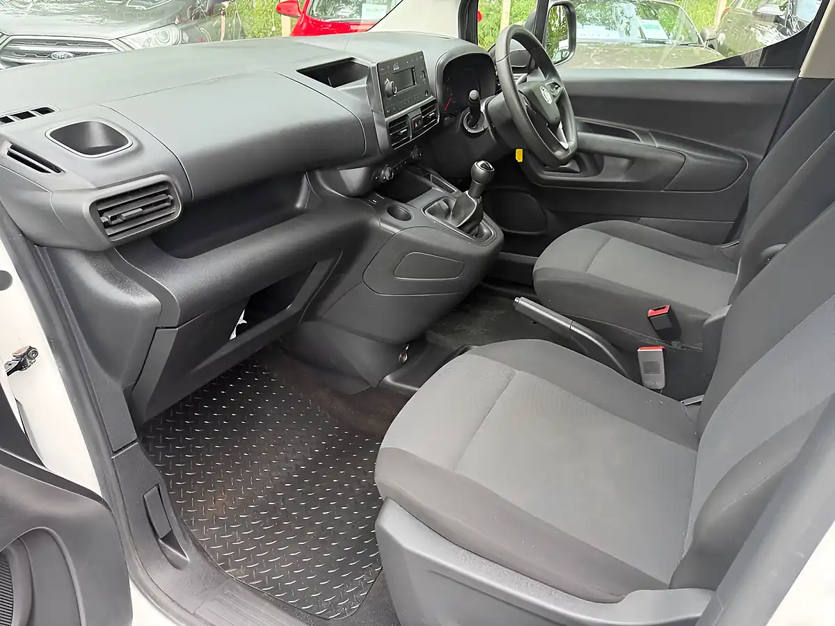 Used 2021 Vauxhall Combo Dynamic White - Interior and Exterior details 16