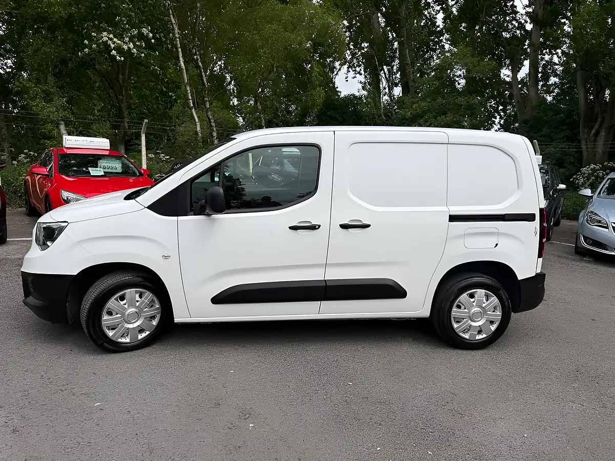 Used 2021 Vauxhall Combo Dynamic White - Interior and Exterior details 4