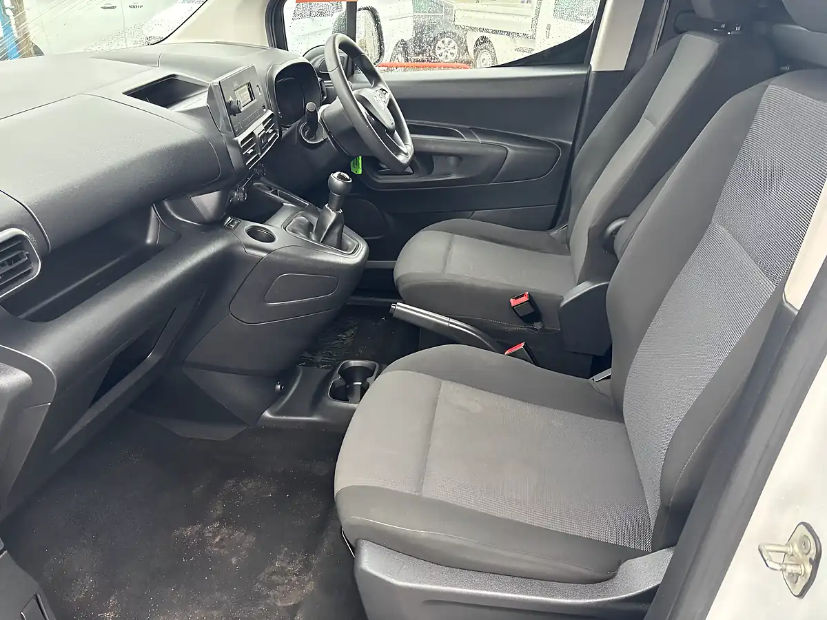 Used 2021 Vauxhall Combo Dynamic White - Interior and Exterior details 12