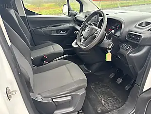Used 2021 Vauxhall Combo Dynamic White - Interior and Exterior details 13