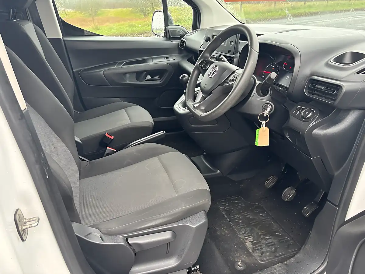Used 2021 Vauxhall Combo Dynamic White - Interior and Exterior details 13