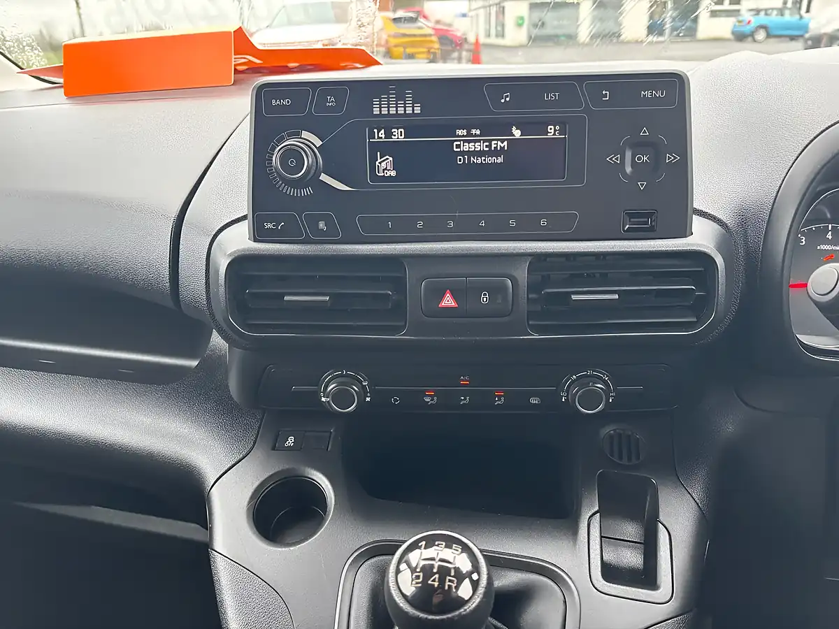 Used 2021 Vauxhall Combo Dynamic White - Interior and Exterior details 14