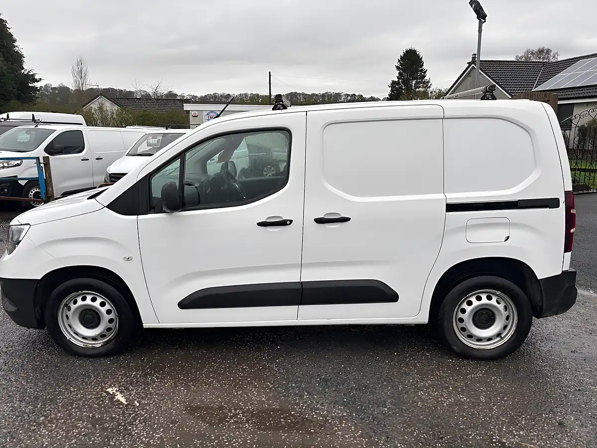 Used 2021 Vauxhall Combo Dynamic White - Interior and Exterior details 7